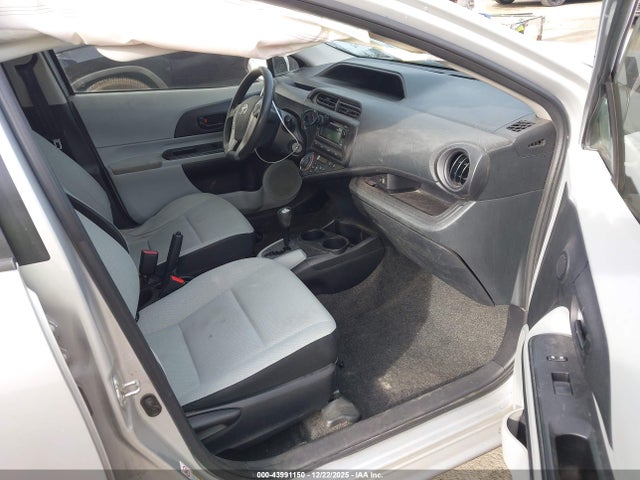 JTDKDTB39E1568836 Toyota Prius C One