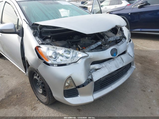 JTDKDTB39E1568836 Toyota Prius C One