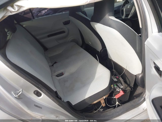 JTDKDTB39E1568836 Toyota Prius C One