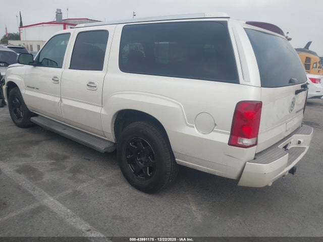 2005 CADILLAC ESCALADE ESV 3GYFK66N05G251561 Photo 2