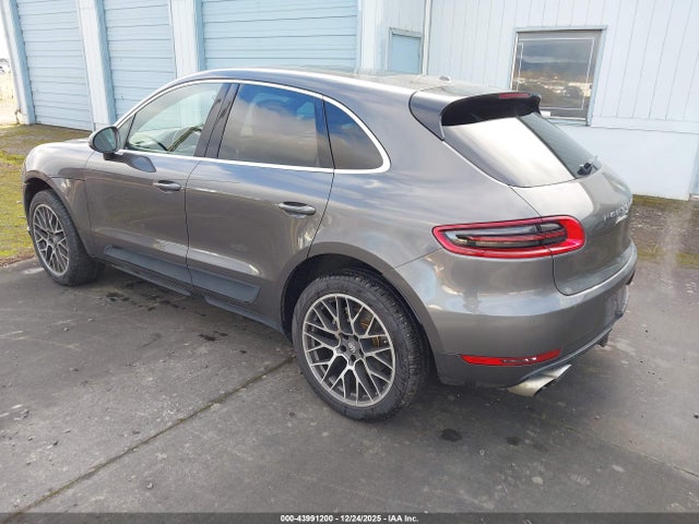 2016 PORSCHE MACAN WP1AB2A54GLB55646 Photo 2