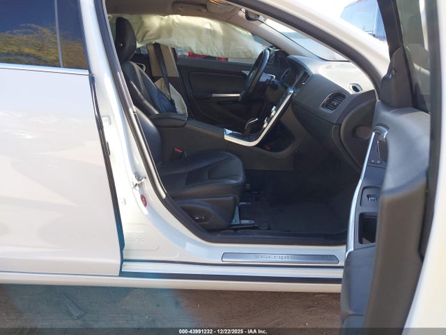 2017 VOLVO S60 INSCRIPTION LYV402HK8HB135003 Photo 4