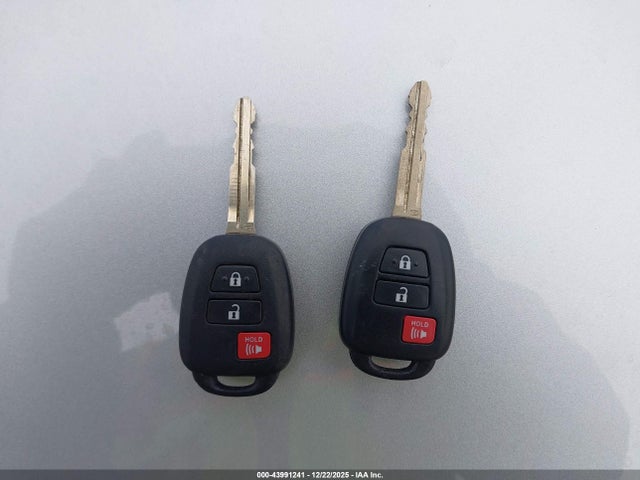 2T3ZFREVXGW280966 Toyota RAV4 LE
