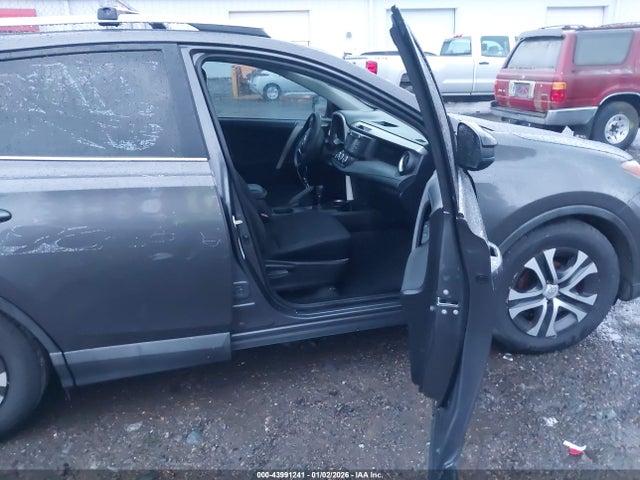 2T3ZFREVXGW280966 Toyota RAV4 LE