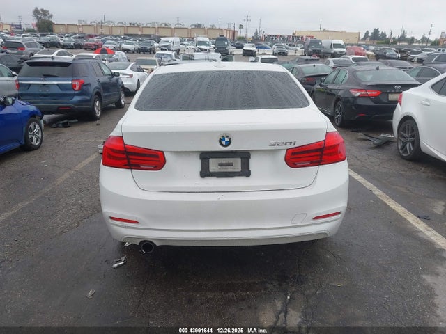 WBA8E1G58JNU89986 BMW 320i