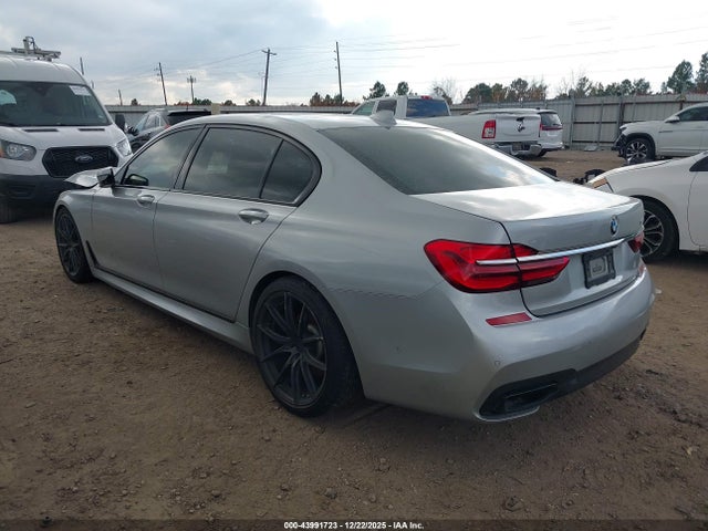 2017 BMW 740I WBA7E2C38HG740560 Photo 2