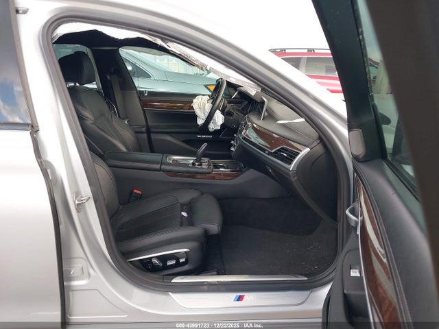 2017 BMW 740I WBA7E2C38HG740560 Photo 4
