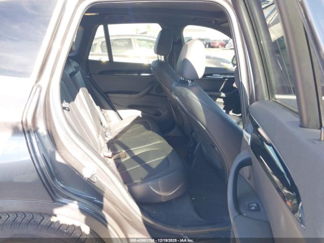 2018 BMW X1 WBXHT3C37J5F90886 Photo 7