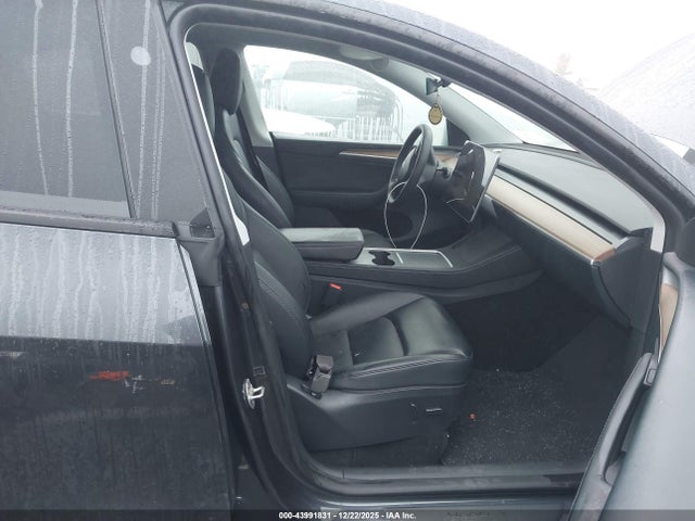 2024 TESLA MODEL Y 7SAYGDEE8RF113996 Photo 4