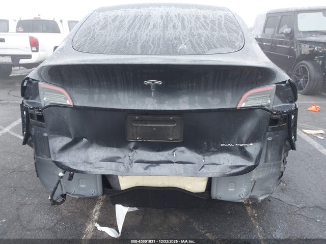 2024 TESLA MODEL Y 7SAYGDEE8RF113996 Photo 5