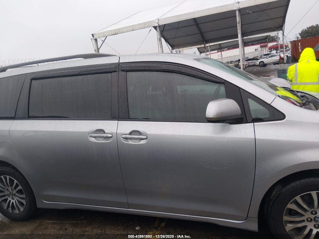 Toyota Sienna Xle 8 Passenger 2018 5TDYZ3DC3JS911095 Image 13