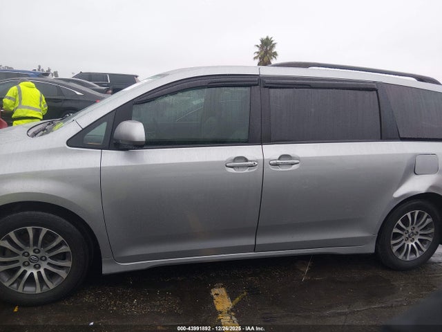 Toyota Sienna Xle 8 Passenger 2018 5TDYZ3DC3JS911095 Image 14