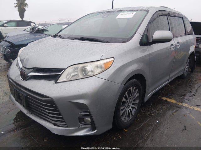 Toyota Sienna Xle 8 Passenger 2018 5TDYZ3DC3JS911095 Image 2
