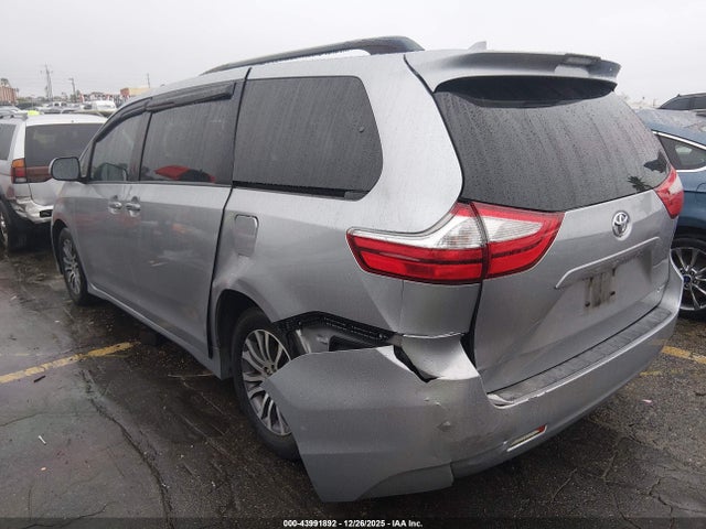 Toyota Sienna Xle 8 Passenger 2018 5TDYZ3DC3JS911095 Image 3