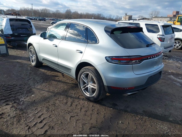 2019 PORSCHE MACAN WP1AA2A58KLB04257 Photo 2