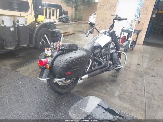 2023 HARLEY-DAVIDSON FLHCS 1HD1YBK25PB031927 Photo 3