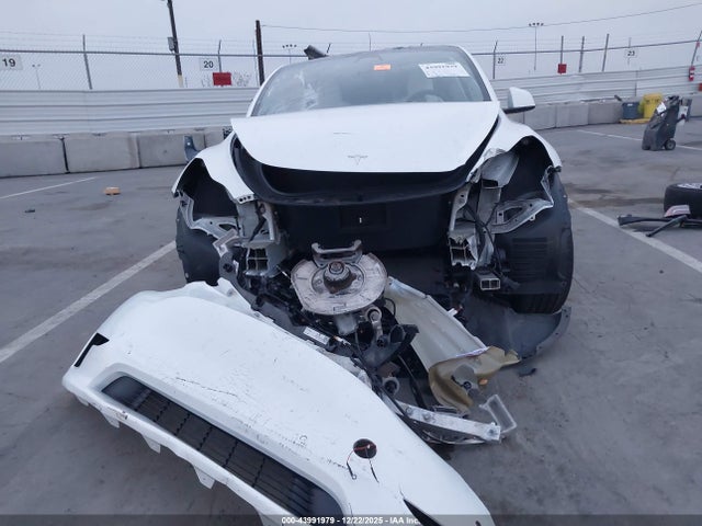Продаж на аукціоні авто 2022 Tesla Model Y Long Range Dual Motor All-wheel Drive, vin: 7SAYGDEE5NF552504, номер лоту: 43991979