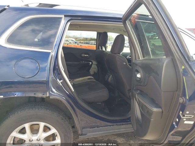 1C4PJMCS8FW594844 Jeep Cherokee Latitude