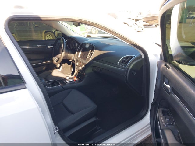 2020 Chrysler 300 Touring მანქანა იყიდება აუქციონზე, vin: 2C3CCAAG6LH159373, აუქციონის ნომერი: 43992118