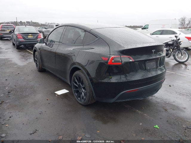 2021 TESLA MODEL Y 5YJYGDEE5MF064794 Photo 2