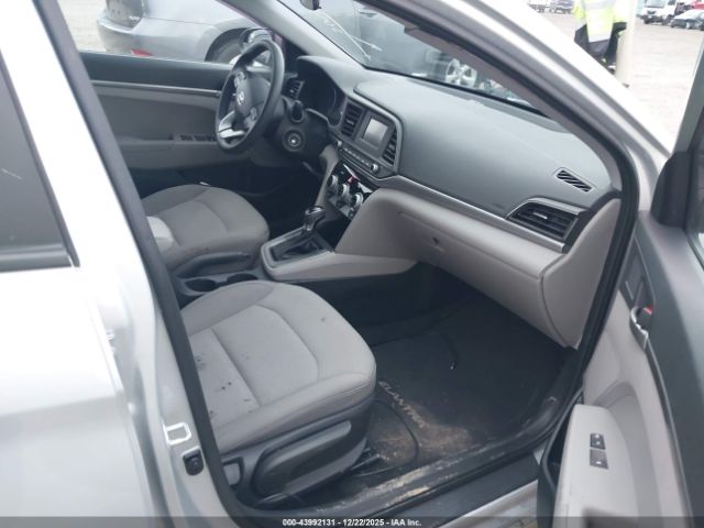 2019 HYUNDAI ELANTRA 5NPD74LF3KH476401 Photo 4