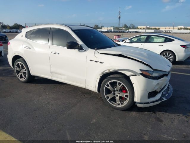2017 MASERATI LEVANTE ZN661XUS1HX220275