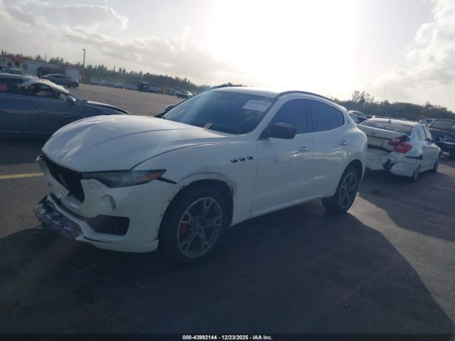 2017 MASERATI LEVANTE ZN661XUS1HX220275 Photo 1