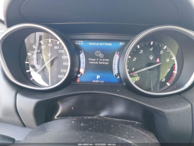 2017 MASERATI LEVANTE ZN661XUS1HX220275 Photo 6