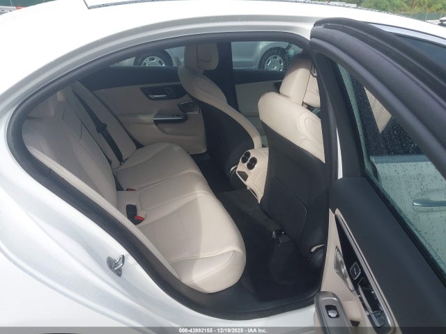 Mercedes-Benz C 300 2024 W1KAF4GB4RR211346 Image 8