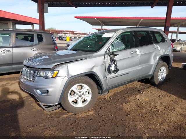 1C4RJFAG9HC913823 Jeep Grand Cherokee Laredo 4x4