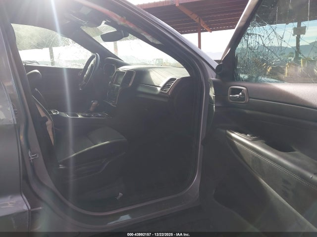 1C4RJFAG9HC913823 Jeep Grand Cherokee Laredo 4x4