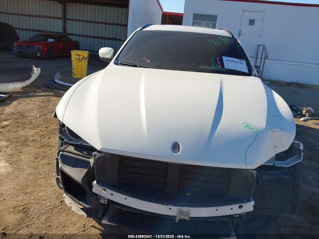 ZN661YUSXHX255029 Maserati LEVANTE S