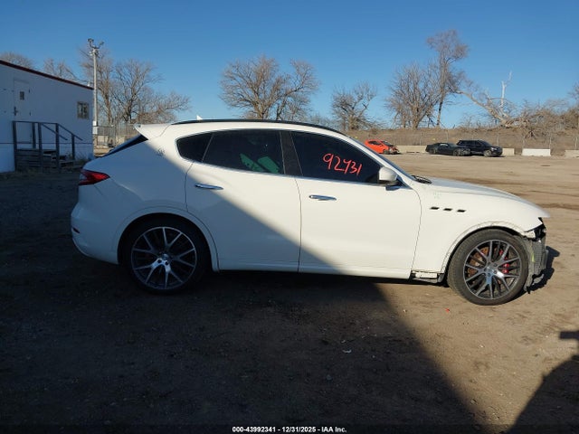 ZN661YUSXHX255029 Maserati LEVANTE S