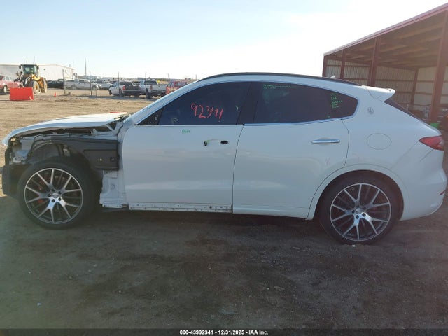 ZN661YUSXHX255029 Maserati LEVANTE S