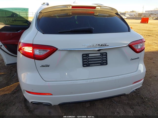 ZN661YUSXHX255029 Maserati LEVANTE S