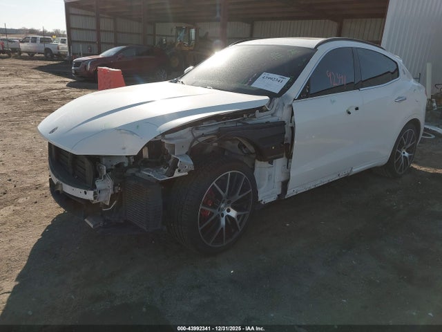 ZN661YUSXHX255029 Maserati LEVANTE S