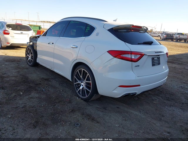 ZN661YUSXHX255029 Maserati LEVANTE S