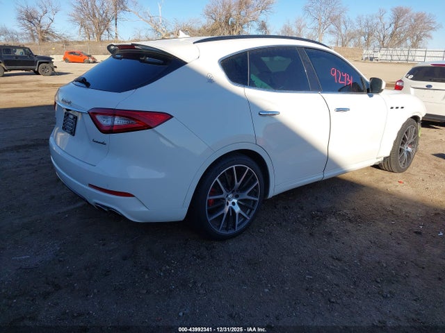 ZN661YUSXHX255029 Maserati LEVANTE S