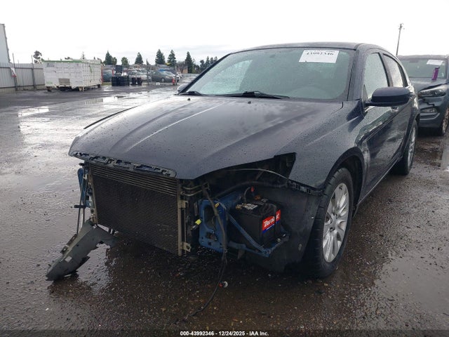 Chrysler 200 LX 2014 1C3CCBAB5EN214111 Image 2