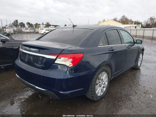 Chrysler 200 LX 2014 1C3CCBAB5EN214111 Image 4