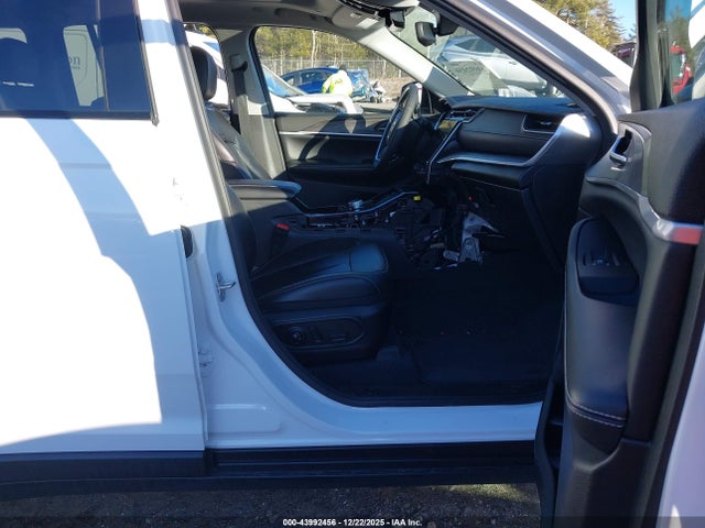 2023 JEEP GRAND CHEROKEE 1C4RJHBG7PC643306 Photo 4