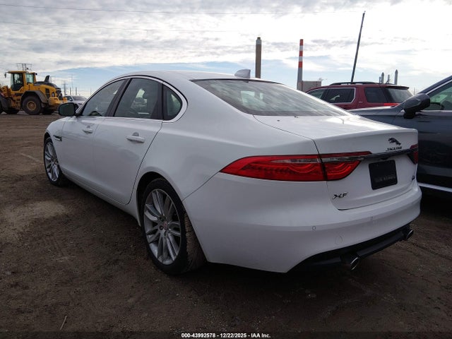 2016 JAGUAR XF SAJBJ4BV7GCY22780 Photo 2