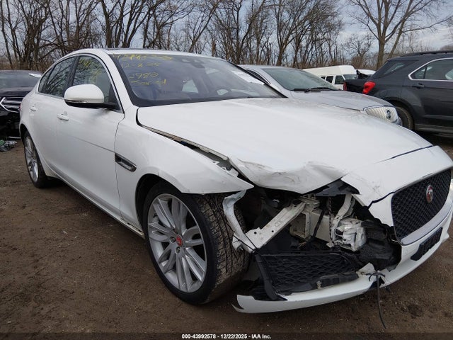 2016 JAGUAR XF SAJBJ4BV7GCY22780 Photo 5