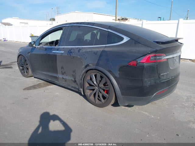 2017 TESLA MODEL X 5YJXCAE49HF067846 Photo 2