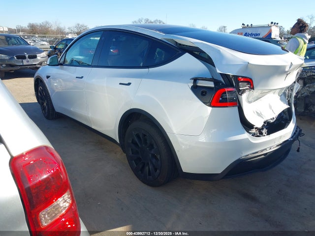 2022 TESLA MODEL Y 7SAYGDEE0NF370077 Photo 2