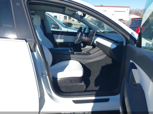 2022 TESLA MODEL Y 7SAYGDEE0NF370077 Photo 4