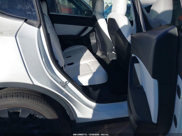 2022 TESLA MODEL Y 7SAYGDEE0NF370077 Photo 7