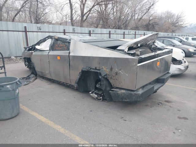 43992718 :رقم المزاد ، 7G2CEHEE4SA062128 vin ، 2025 Tesla Cybertruck Cyberbeast مزاد بيع