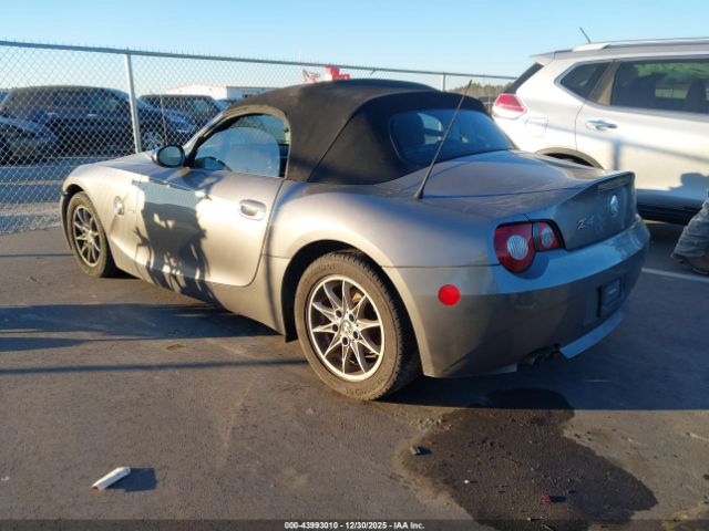 2005 BMW Z4 4USBT335X5LS55943 Photo 2
