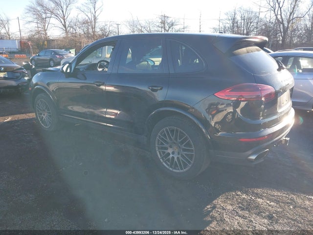 2017 PORSCHE CAYENNE WP1AA2A21HKA84177 Photo 2